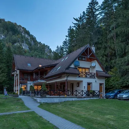 Chatova Osada Gader Üdülőközpont Blatnica